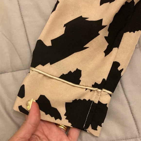 Abstract leopard print/cheetah print pajamas. - Picture 5 of 8